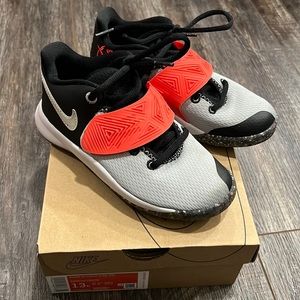 Kyrie flytrap III SE (PS)